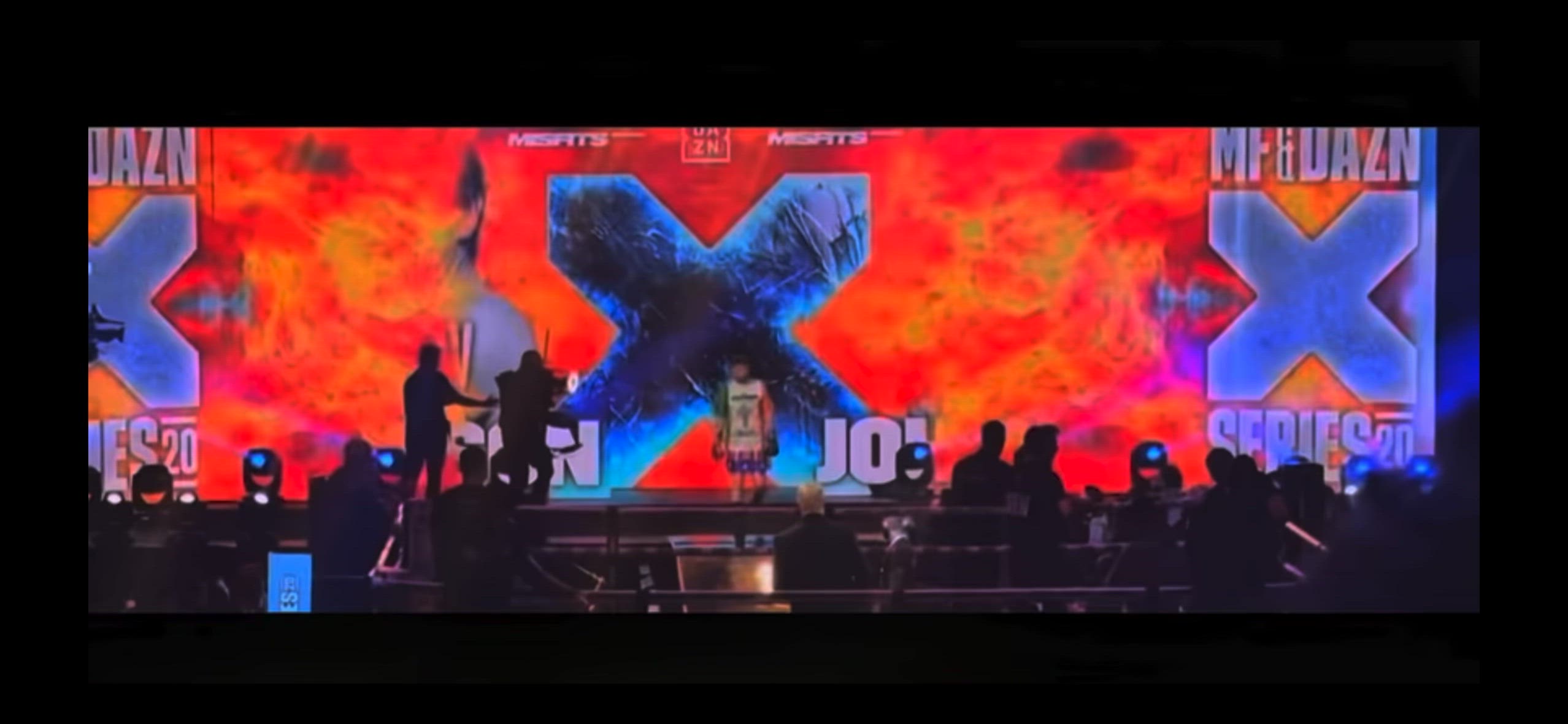 Entrance for Misfits live on the DA...